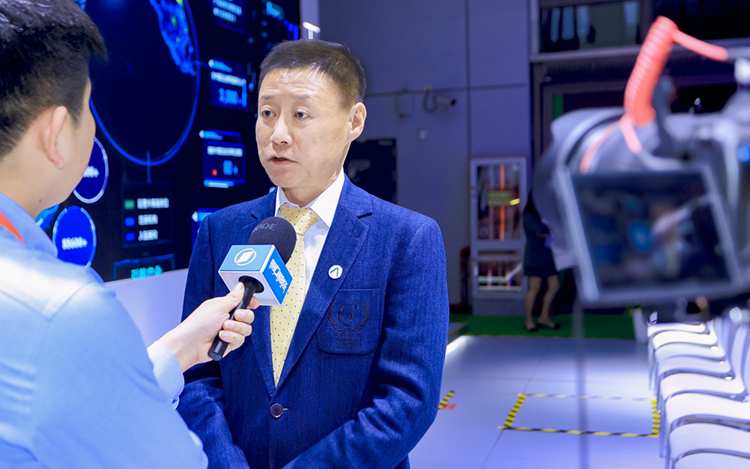 人力资源公司Ezpay钱包国际高级副总裁段立新接受媒体采访