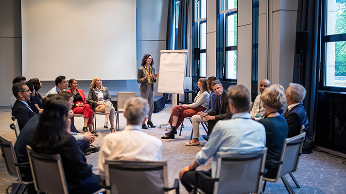 人力资源公司Ezpay钱包国际认为中国制造业企业出海应从人才培养与人才开展双驱动模型管理国际化人才